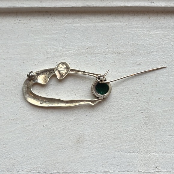 Sterling silver pin with malachite green stone - Picture 5 of 10